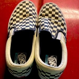 Vans checkered black and white